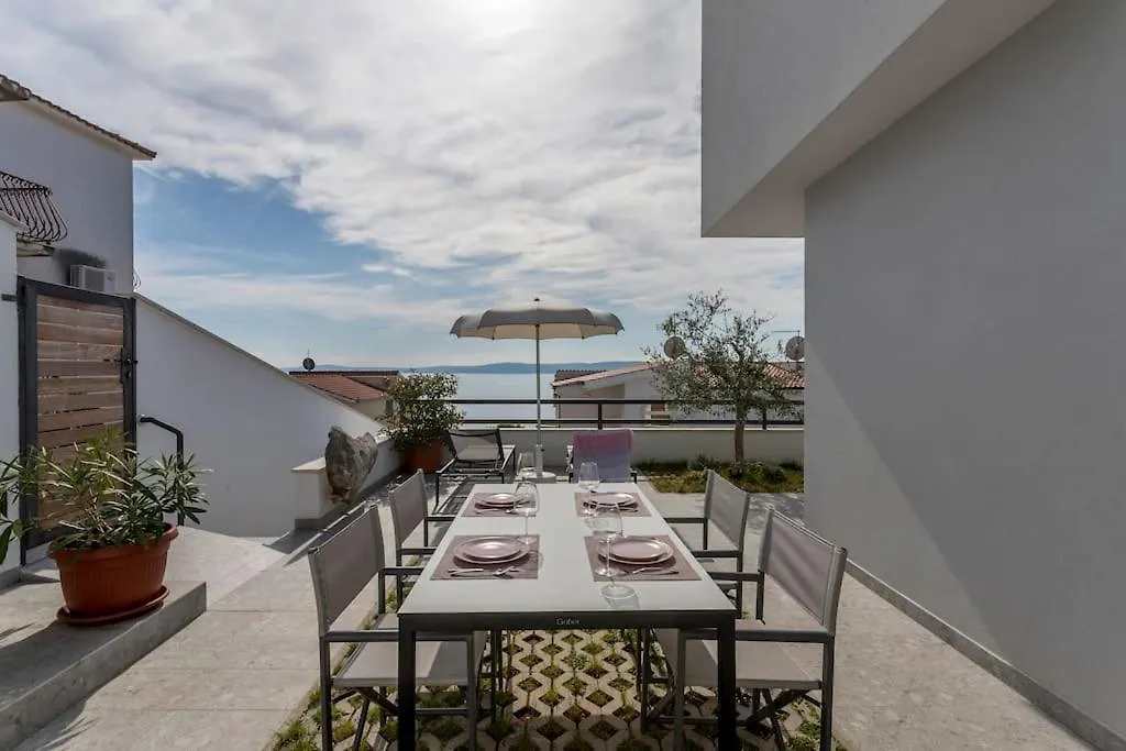 Holiday Home Lolina,Sea On A Palm! Heated Pool Trogir