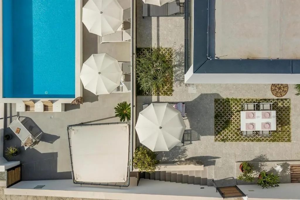 Holiday Home Lolina,Sea On A Palm! Heated Pool Trogir