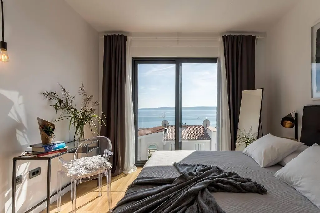 Holiday Home Lolina,Sea On A Palm! Heated Pool Trogir 0*,